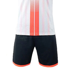 Tenue de football professionnelle haute performance, uniforme de sport respirant en polyester de qualité supérieure, séchage rapide, service OEM, vêtements de sport d'équipe - Product Image 3