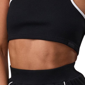 Camiseta Deportiva de Punto para Mujer, Color Negro Sólido, Cuello Halter, Logotipo Personalizado en la Parte Delantera, Ropa Deportiva Transpirable - Product Image 5