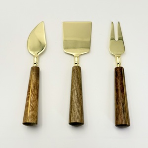 Juego de 3 espátulas para mantequilla, mermelada y queso, de acero inoxidable, con diseño creativo y chapado en oro, con mango de madera. - Product Image 1