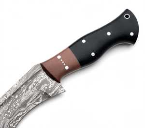 Couteau de camping incurvé en acier Damas fait main, robuste, pour usage extérieur, outil de bushcraft avec manche en bois et résine bicolore - Product Image 6