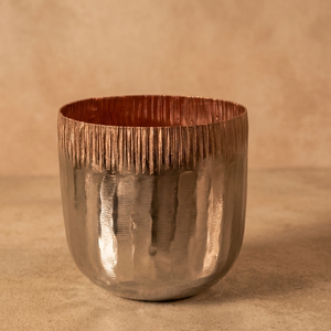 Vase à fleurs de luxe en cuivre martelé, élégant, texturé or rose, fait main, décoration d'intérieur, centre de table, unité unique uniquement - Product Image 2