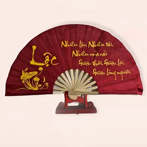 Ventilador de mano de bambú en oferta, abanicos grandes plegables de seda, accesorio decorativo hecho a mano, suministro directo del productor. - Product Image 1