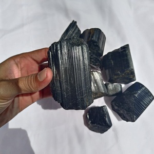 Pierre brute de tourmaline noire naturelle, écologique, Feng Shui, vente en gros, cristal brut en vrac pour la protection énergétique et la décoration intérieure - Product Image 1