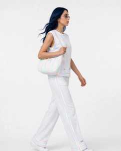 Ensemble de salon 2 pièces blanc pour femmes, haut sans manches à col rond et pantalon long, tenue sportive décontractée avec rayures irisées - Product Image 5