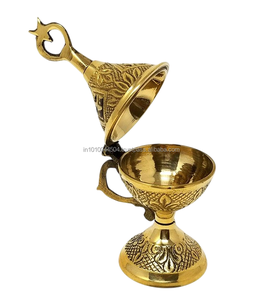 Brûleur d'encens en laiton gravé personnalisé diffuseur d'aromathérapie en métal arabe fait à la main porte-encens décoratif pour la maison - Product Image 1