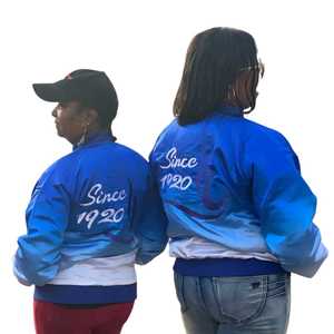 เสื้อแจ็คเก็ตบอมเบอร์ผ้าซาตินสีซีด ยี่ห้อ Zeta Phi Beta ปักลายด้านหลังด้วยไหมเชนีล สำหรับชมรมนักศึกษากรีก  แบบยูนิเซ็กซ์ คุณภาพพรีเมียม - Product Image 5