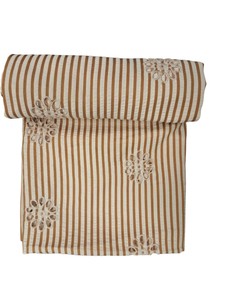 Tela de Algodón a Rayas de Primera Calidad con Bordado Broderie Anglaise – Material de Encaje Calado Color Mostaza y Blanco para Prendas de Vestir y Decoración del Hogar - Product Image 3