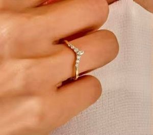 Anillo de Oro 14K con Moissanita de Corte Redondo, Banda de Boda Nupcial con Acento Marquesa, Joyería de Compromiso para Mujer - Product Image 3