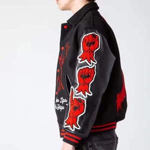 Chaqueta Personalizada de Hombre Estilo Universitario Vintage con Mangas de Cuero, Bordado Chenille, Diseño Gráfico de Demonio, Cierre de Botones a Presión - Product Image 3