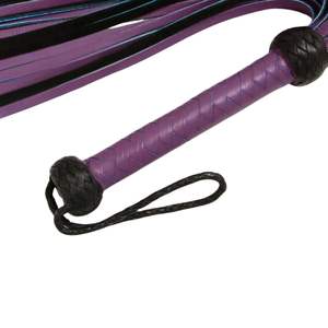 Flogger de Piel de Oveja de Alto Impacto con Cintas Anchas y Gruesas de 2.5cm, Hebilla de Acero y Diseño Impreso por Transferencia Térmica - Product Image 4