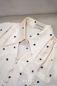 Camisa Casual de Verano para Mujer, con Estampado de Puntos, Manga Larga, Cuello Camisero con Abertura, Corte Holgado, 100% Poliéster, Marca VIVI KA de Vietnam - Product Image 6