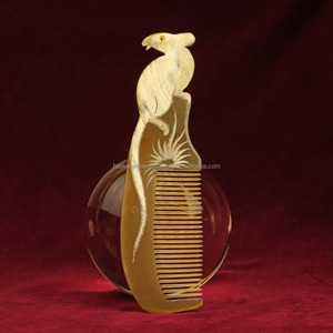 Peigne en corne de buffle naturel / Peigne de poche antistatique fait à la main du Vietnam, Moyen Âge, écologique, prix de gros par FWE - Product Image 3