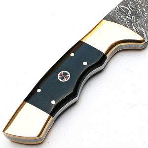 Cuchillo de caza hecho a mano de acero de Damasco con hoja de punta caída, mango negro y detalles dorados. Cuchillos de Damasco con hoja afilada. - Product Image 5