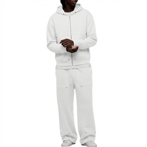 Conjunto Deportivo Personalizado para Hombre con Bloques de Color, Chaqueta con Cierre Completo y Cuello Alto y Pantalones Deportivos a Juego - Product Image 5
