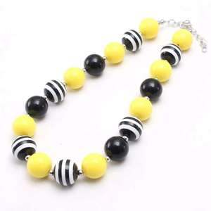 Collier de perles en résine de couleur personnalisable, disponible en différentes tailles, idéal pour les mariages, les fiançailles, les fêtes de Noël et le port au bureau - Product Image 1