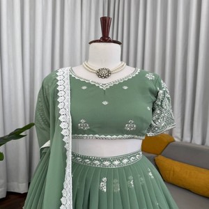 Ensemble Lehenga Choli VASTRA COTTAGE élégant en Georgette avec broderie de paillettes, Lehenga cousu, Blouse non cousue et Dupatta - Product Image 2