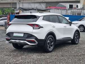 รถ SUV ขนาดกลาง 5 ประตู ปี 2022 สปอร์ตเทจ สีขาวสะอาด รถมือสอง เกียร์อัตโนมัติ พร้อมเครื่องยนต์เบนซินเทอร์โบประหยัดน้ำมัน - Product Image 2