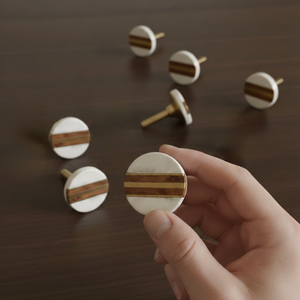 Bouton en marbre blanc minimaliste AG avec accent en bois |   Poignées de meuble rondes contemporaines et durables pour tiroirs de cuisine et de chambre - Product Image 4