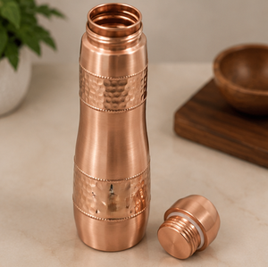 Bouteille d'eau artisanale en cuivre pur à double bandage martelé, idéale pour la maison, les voyages et les fêtes - Product Image 4