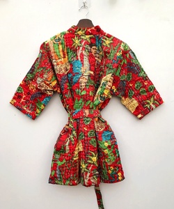 Nouveauté Veste courte imprimée farida kahlo rouge Veste Kantha Veste matelassée faite à la main Robe Kantha Manteau Kantha pour femmes - Product Image 3