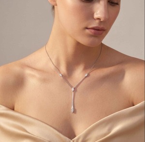 Collier Lariat Minimaliste en Or Blanc avec Diamant Taille Poire Naturel Certifié GIA Couleur D pour Femme – Usage Quotidien - Product Image 3