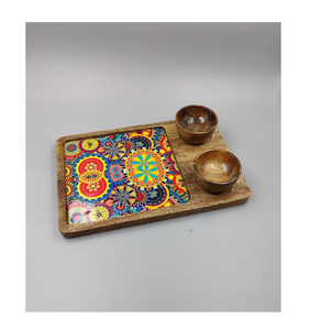 Plateau de service en bois de bambou moderne couleur personnalisée poignée de concepteur unique plateau de nourriture écologique utilisant la quantité minimale de commande d'émail de couleur 100pcs - Product Image 2