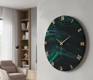 Horloge murale artistique en marbre vert avec accents dorés, idéale pour une décoration intérieure haut de gamme et pour offrir en cadeau, fabriquée à la main en Inde - Product Image 1