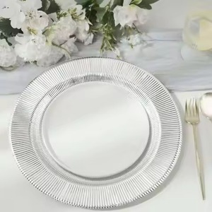 Assiette de présentation élégante en fer pour la décoration de salle à manger et les événements - Product Image 1