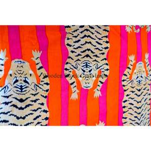 Tela de algodón india estampada a mano con elegante estampado de tigre, por Robe Cotton Textile Fabrics, tela de algodón estampada para ropa de mujer. - Product Image 4