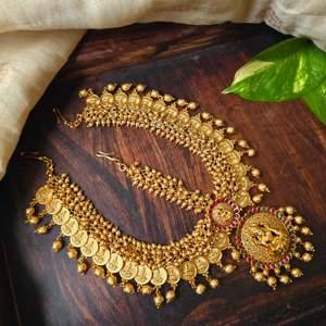 Nethi Chutti for Wedding Traditional Crown - Product Image 1
