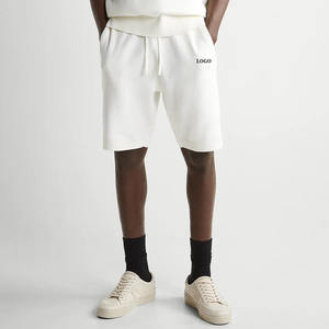 Pantalones cortos tipo bermuda para hombre con bolsillos laterales para mayor comodidad y un diseño elegante con cordones ajustables y logotipo personalizable para verano/uso casual. - Product Image 5