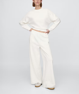 ชุดเซ็ตแฟชั่นสไตล์ฝรั่งเศส OEM ผ้าเฟรนช์เทอร์รี่ลำลองสำหรับผู้หญิง เสื้อสเวตเชิ้ตคอกลมโอเวอร์ไซส์ 2 ชิ้น และกางเกงขายาวทรงหลวมสีพื้นสำหรับฤดูหนาว - Product Image 1