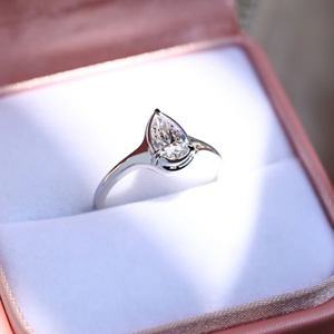 Bague de fiançailles et de mariage en diamant taille poire serti à griffes, 1,50 carat, diamant de laboratoire, plaqué or 14 carats, bijoux en vermeil éternité - Product Image 3