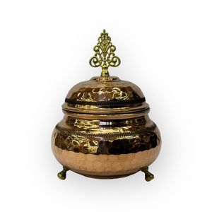 Pot en cuivre Meenakari de qualité supérieure avec couvercle, artisanat floral coloré fait main, récipient de rangement décoratif pour la maison - Product Image 1