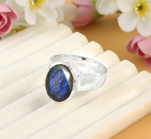 Anillo Clásico de Plata de Ley 925 con Engaste de Labradorita Ovalada para Mujer, Ideal para Fiestas - Product Image 4