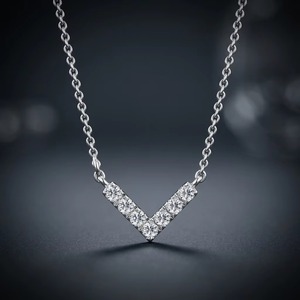 Magnifique pendentif Chevron V-Bar en diamant en or blanc 14 carats (Bijoux fins architecturaux Haute Couture) - Product Image 2