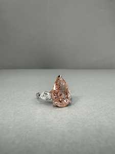Anillo de tres piedras con diamante de corte pera de 3.01 CT, rosa de fantasía, cultivado en laboratorio, para mujer, en oro blanco de 14K, regalo de compromiso para novias. - Product Image 4