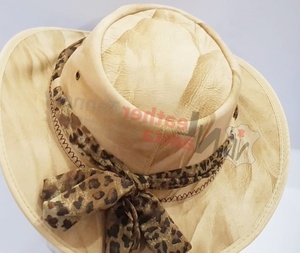 Chapeau de cowboy en cuir naturel bronzé avec bande imprimée léopard, style western, large bord, pour ranch et extérieur, accessoire de mode - Product Image 2