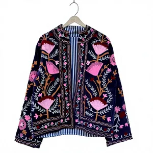 Chaqueta gruesa de invierno para mujer, con bordado floral, reversible, estilo vintage Suzani, forro de terciopelo y algodón, cuello alto y manga larga. - Product Image 3