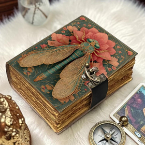 Carnet en cuir Libellule fait main, motif botanique floral, avec fermoir antique, pour écriture, cadeau pour les amateurs de jardin et de nature - Product Image 6