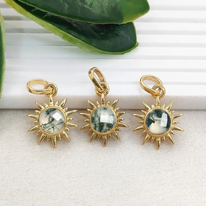 Colgante Redondo de Topacio Azul Londres con Forma de Sol, Chapado en Oro, Engastado en Collet, Joyería de Cuarzo LBT, Colgante de Gema Redonda de 6mm con Forma de Sol - Product Image 2