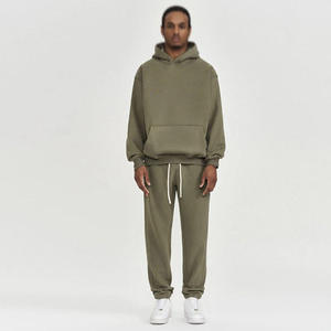 ผู้ผลิต ODM ระดับพรีเมียมชั้นนำ ขายส่ง ชุดวอร์มกีฬาผู้ชาย น้ำหนักเบา ระบายอากาศได้ดี ผลิตจากโพลีเอสเตอร์ 100% น้ำหนัก 220 กรัม รับผลิตตามแบบ พร้อมสกรีนโลโก้ - Product Image 1