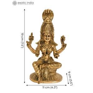 Statue en laiton de déesse Mariamman de 7 pouces faite à la main de la déesse du sud Durga Sculpture en laiton pour la maison et le temple fabriquée en Inde - Product Image 3