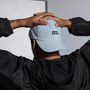 Casquette de baseball décontractée personnalisée à 6 panneaux, profil moyen, non structurée, avec logo brodé, visière légèrement incurvée et fermeture snapback - Product Image 4