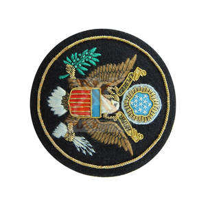 Badges brodés à la main personnalisés en tissu durable pour vêtements, marque privée - Product Image 3