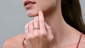 Anillo de boda hecho a mano de oro de 14 quilates con piedra preciosa de aguamarina natural de corte corazón de alta calidad y banda de diamantes pavé en forma de chevron para ella. - Product Image 2