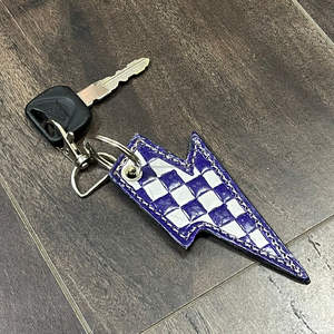 Porte-clés en cuir de vachette fait main personnalisé, bleu et blanc à carreaux, avec un éclair, pour clé de voiture, sac, accessoire - Product Image 4