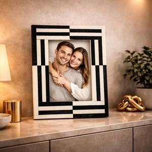 Cadre photo en bois de noyer haut de gamme avec un design élégant pour une présentation photographique professionnelle - Product Image 5