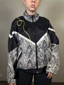 เสื้อแจ็คเก็ตกันลมแฟชั่นผู้ชายแบบมีฮู้ด สไตล์สตรีทแวร์ ขายส่งราคาถูก สำหรับฤดูหนาว สีพื้นเคลือบด้านหน้า - Product Image 4