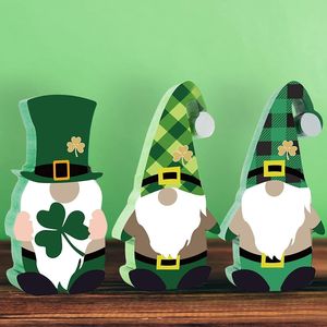 Décorations de la Saint-Patrick : 3 pièces de décorations de table en bois scandinave, motif Tomte, trèfle porte-bonheur, pour fêtes et événements - Product Image 1